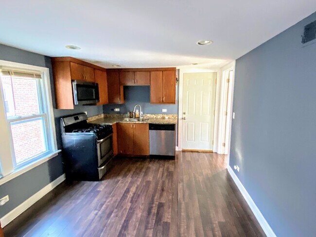 Foto del edificio - 4610 N Harding Ave