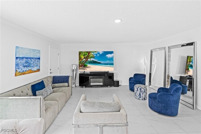 Foto del edificio - 3225 E Riverside Dr