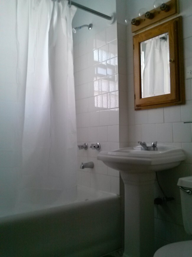 Foto del edificio - 4027 W Irving Park Rd