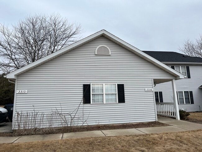 Building Photo - 2316 Valley Rd