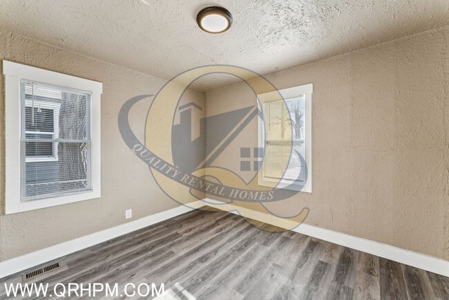 Building Photo - Available Now in Burton!!!