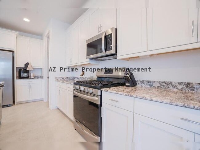 Building Photo - 4607 S 111th Dr