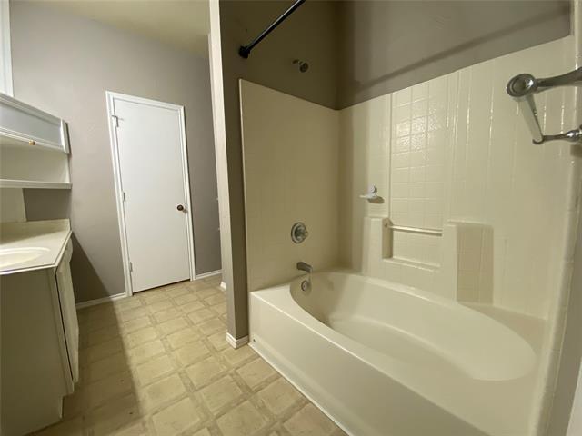 Foto del edificio - 6317 Bay Lake Dr