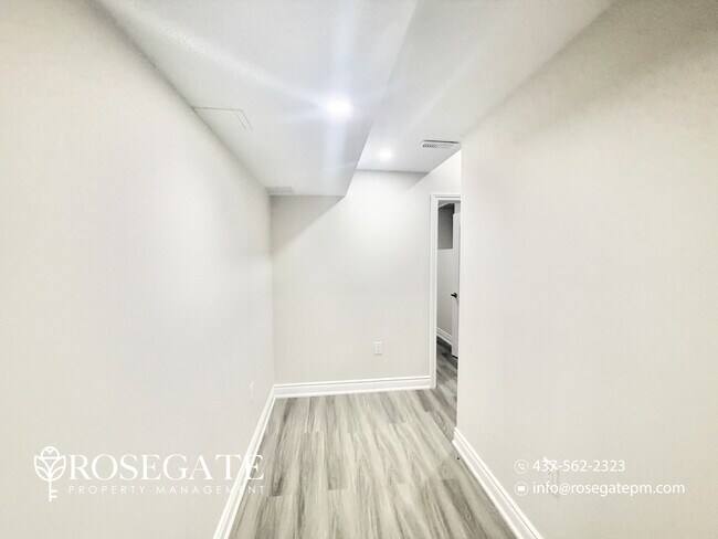 Photo du bâtiment - Pet-Friendly 1 Bedroom + Den Apartment with Parking in Kitchener