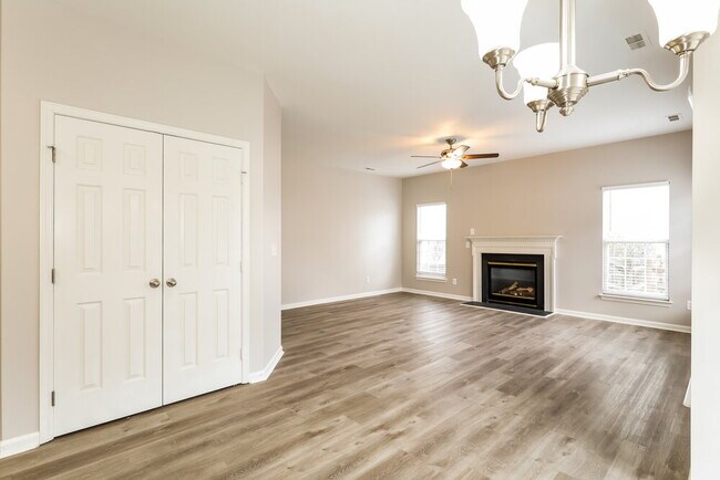 Building Photo - 12827 Winget Rd