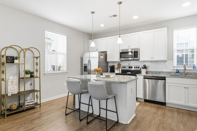 Foto del edificio - The Cottages at St James Square