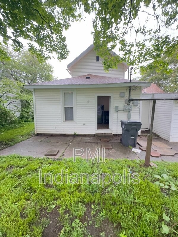 Building Photo - 520 1/2 Ruddle Ave Anderson