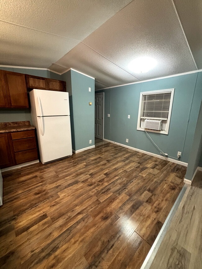 Building Photo - 122 Lori Ln