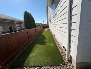 Building Photo - 410 Castle Rock Dr