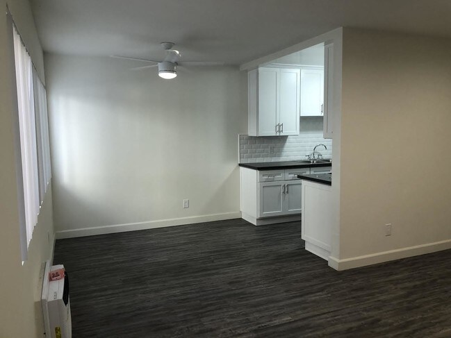 Building Photo - 7518 Lexington Ave