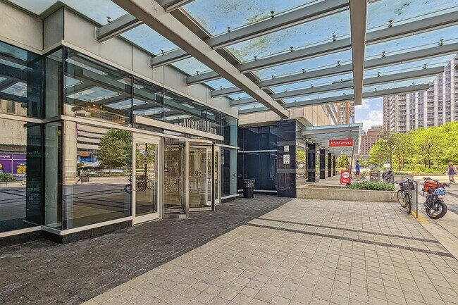 Photo du bâtiment - 386 Yonge St