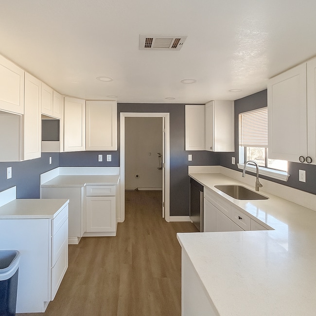 Foto del edificio - 16549 Mossdale Ave