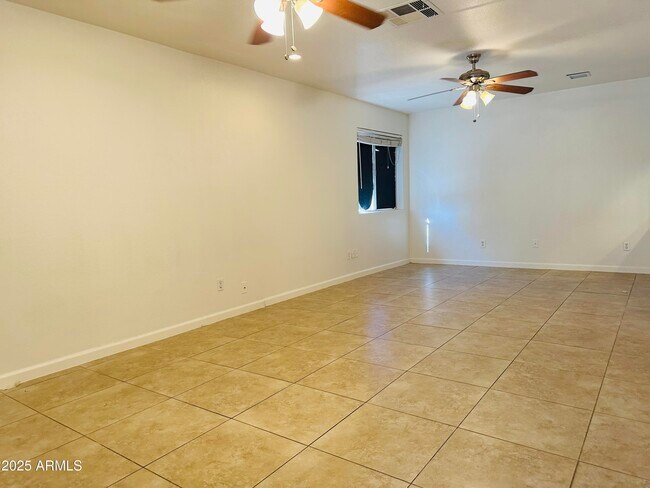 Foto del edificio - 6209 W Nancy Rd