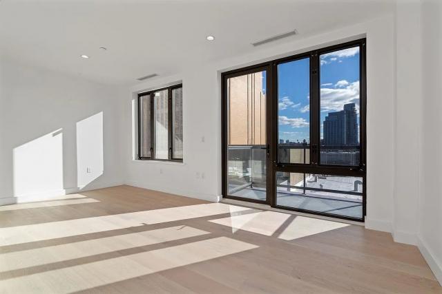 Foto principal - 0 bedroom in LONG ISLAND CITY NY 11101