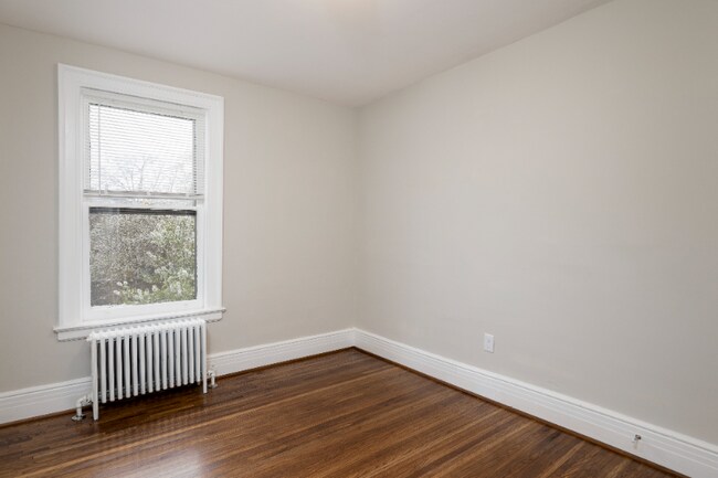 Building Photo - 448 Norwood Ave