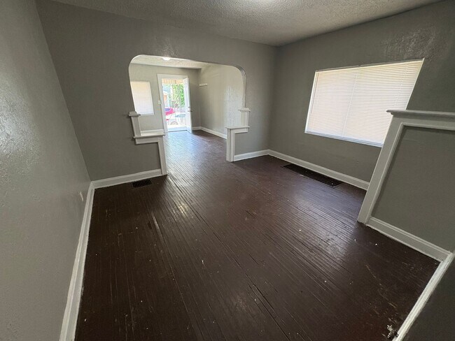 Foto del edificio - 1320-1322 East 23rd Avenue