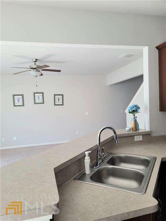 Foto del edificio - 76 Greenfield Dr