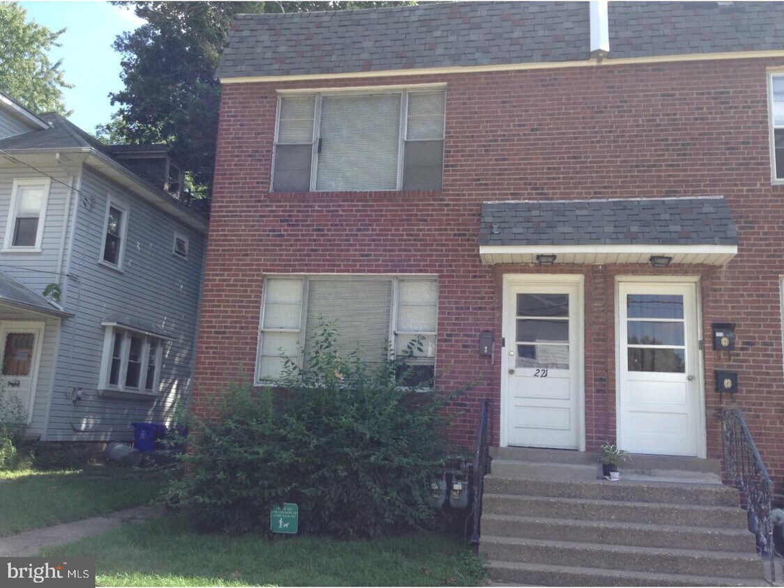 Primary Photo - 221 Central Ave