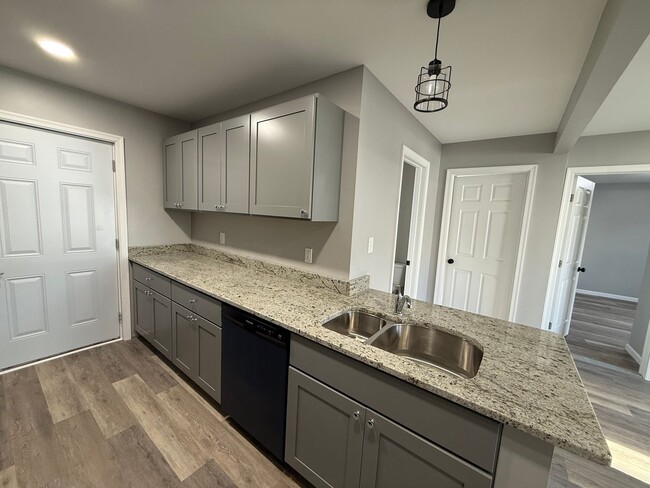 Building Photo - 1136 S Main St