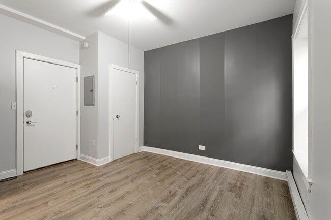 Building Photo - 1460 W Fargo Ave