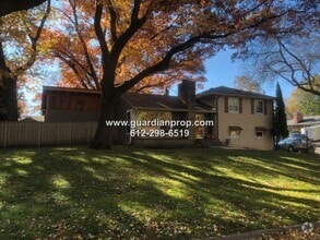 Building Photo - 706 Roma Ave W