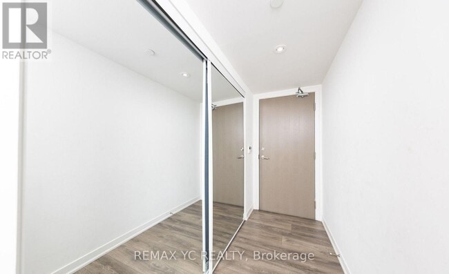 Photo du bâtiment - 100 Harbour St