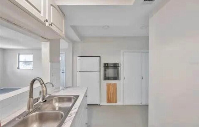 Foto del edificio - Charming 1BR Duplex in Largo