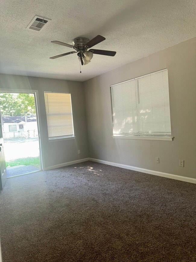 Building Photo - 3004 Walker St