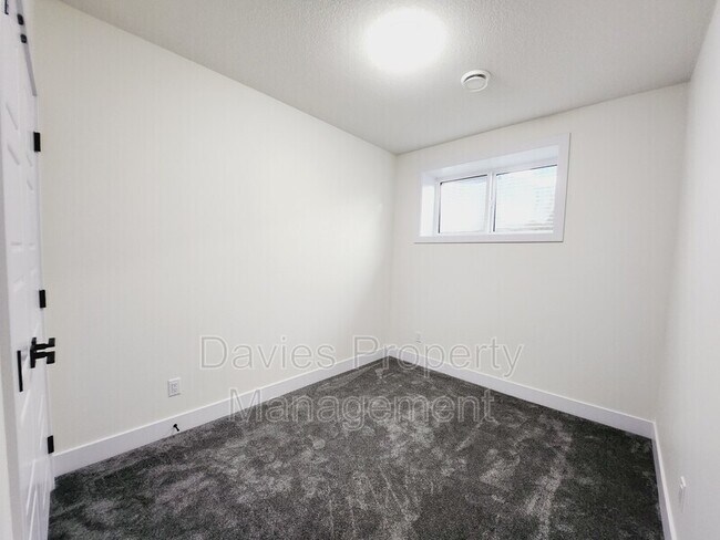 Photo du bâtiment - 22425-2283a 83A Ave NW