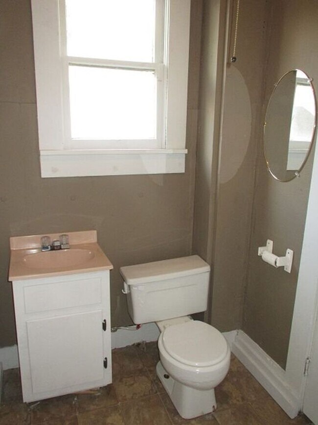 Foto del edificio - $895 - 3 bed 1 bath - Single Family Home