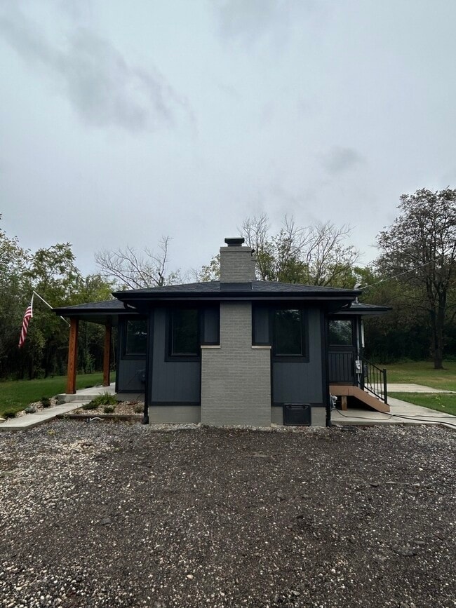 Building Photo - 2400 N Cedar Rd