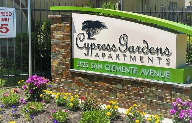 Building Photo - CYPRESS GARDENS APARTMENTS