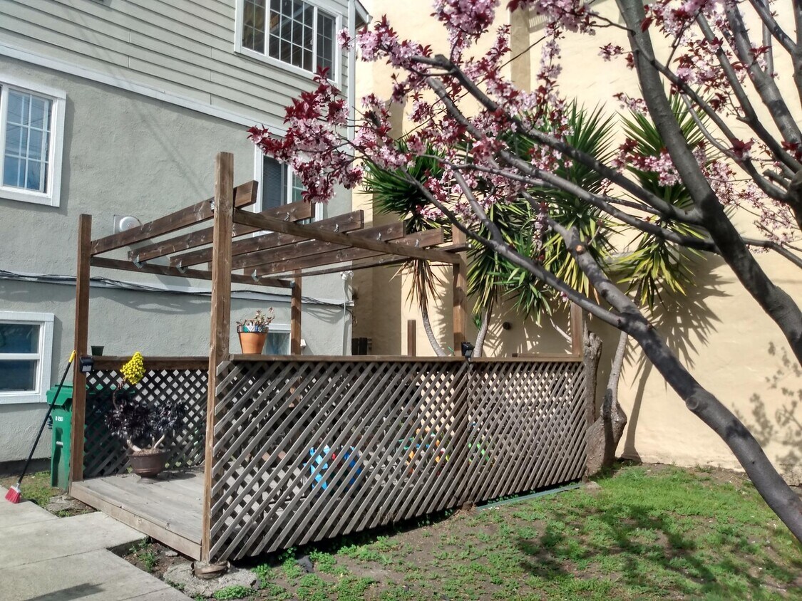 Foto principal - 5521 Shattuck Ave