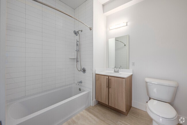 Estudio - 422SF Baño - Greenview Mill House
