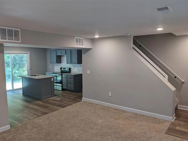 Building Photo - Woodlark Apartents
