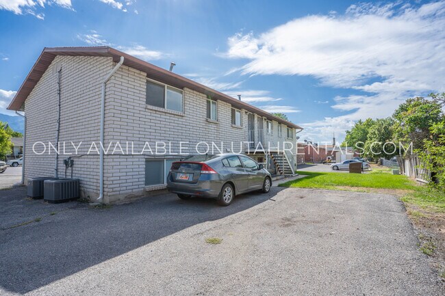 Building Photo - 1034 Virginia Cir