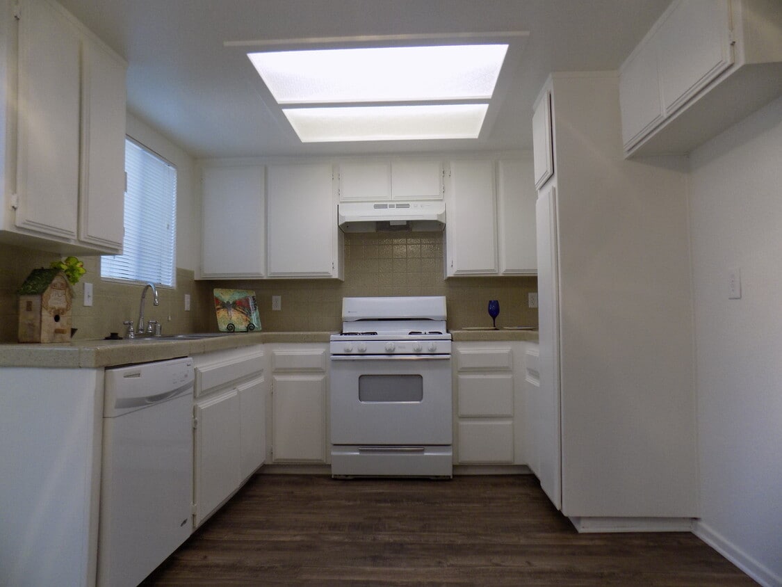 Foto principal - 16428 Orange St