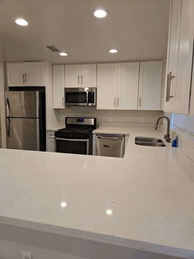 Foto del edificio - 1541 S Orange Grove Ave