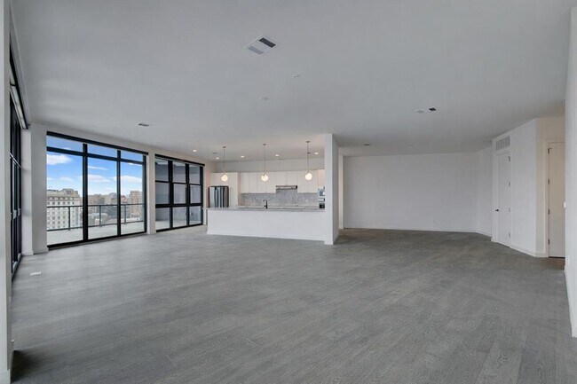 Building Photo - 800 Embassy Dr