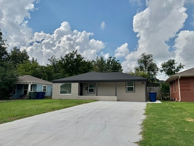 Building Photo - 2144 Westchester Dr