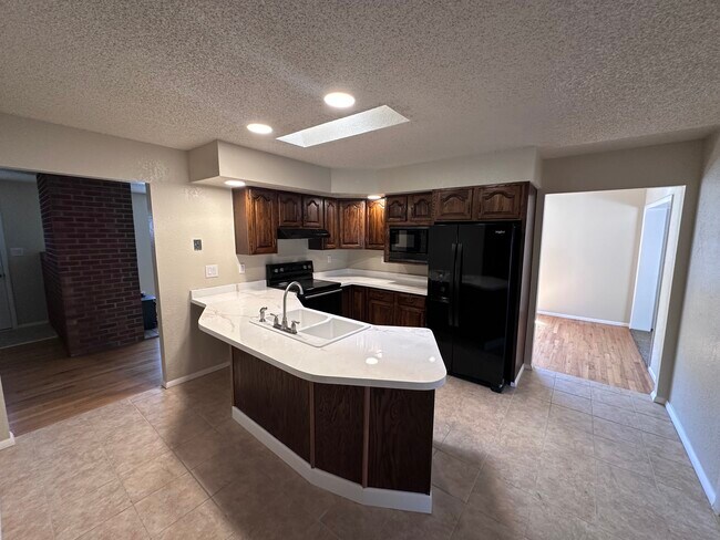 Foto del edificio - 2348 Hall Ave