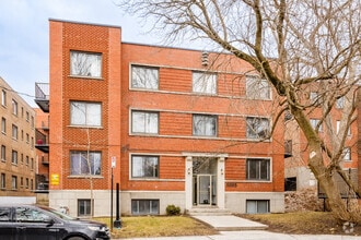Building Photo - 5005 Av Macdonald