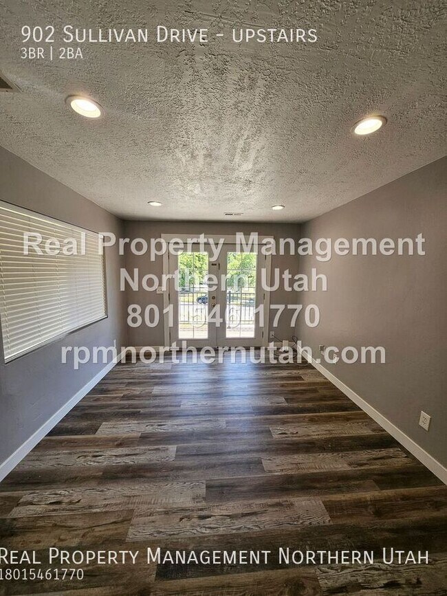 Building Photo - 902 Sullivan Dr