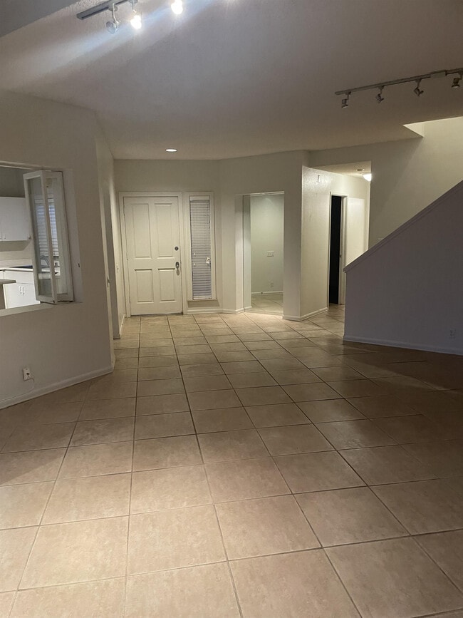 Building Photo - 91-1035-1035 Laaulu St