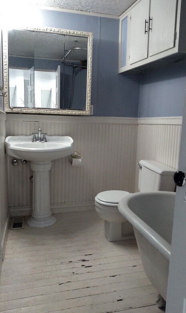 Period correct bathroom with original claw tub - 1372 S 300 E