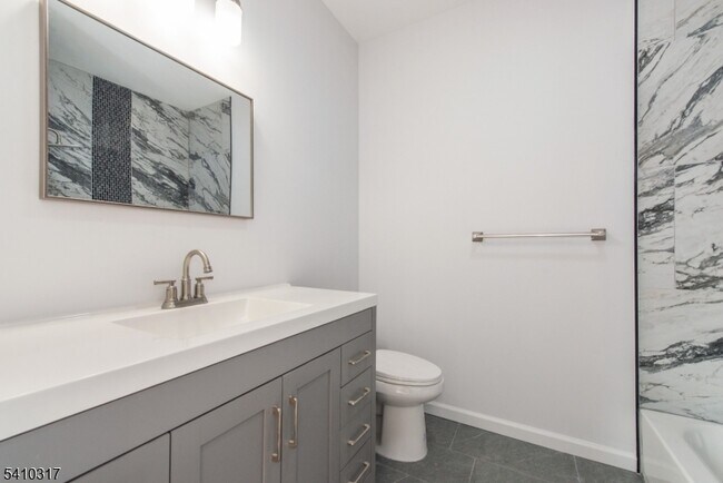 Foto del edificio - 64 Grace St