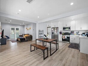 Building Photo - 1005 Hi Point St