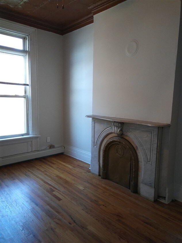 Primary Photo - 602 Grove St