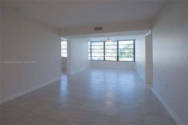 Building Photo - 1717 Whitehall Dr