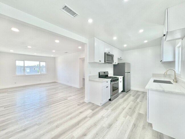 Building Photo - 7305 Variel Avenue